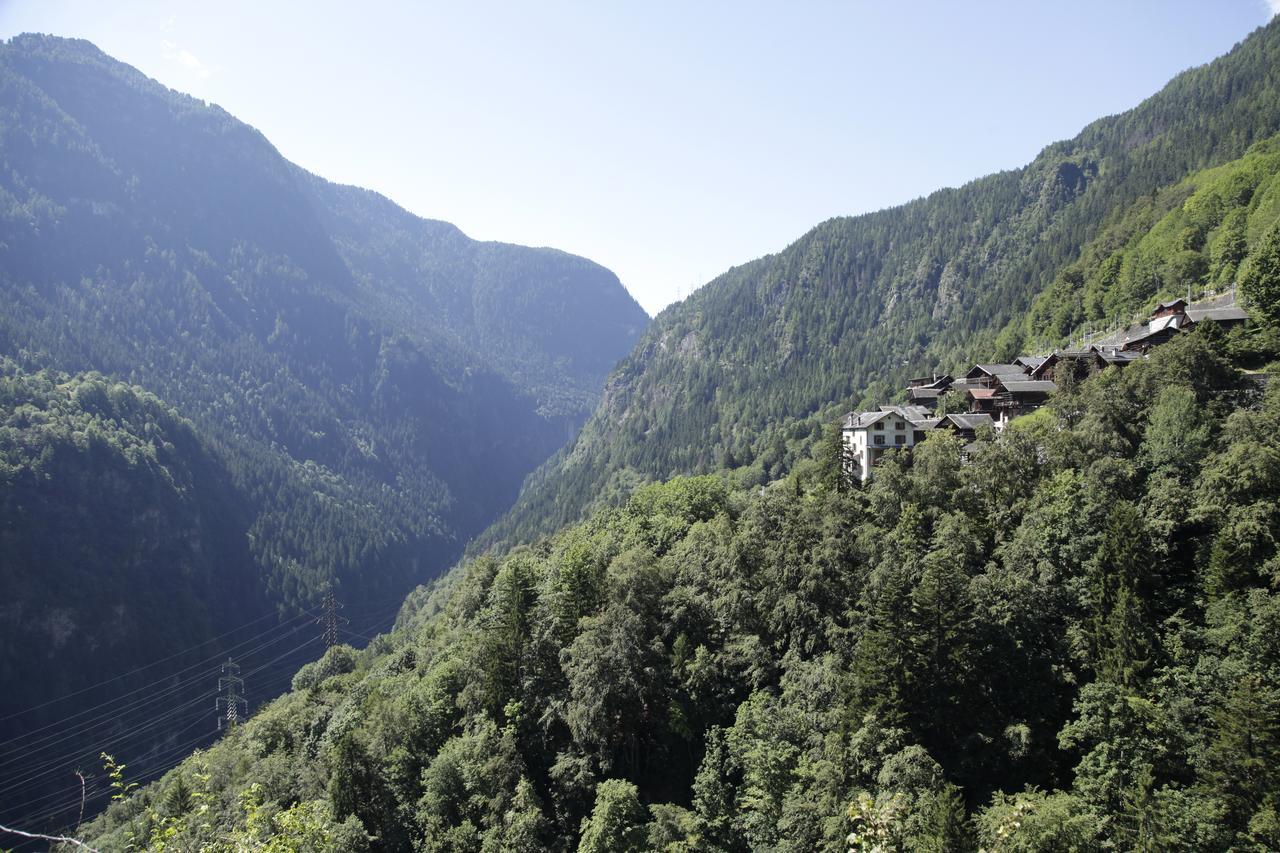 Lieu Secret Dans Les Alpes Suisses Villa Le Tretien Kültér fotó