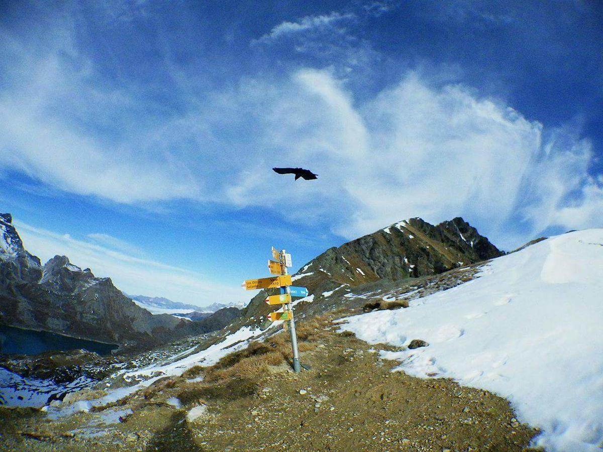 Lieu Secret Dans Les Alpes Suisses Villa Le Tretien Kültér fotó